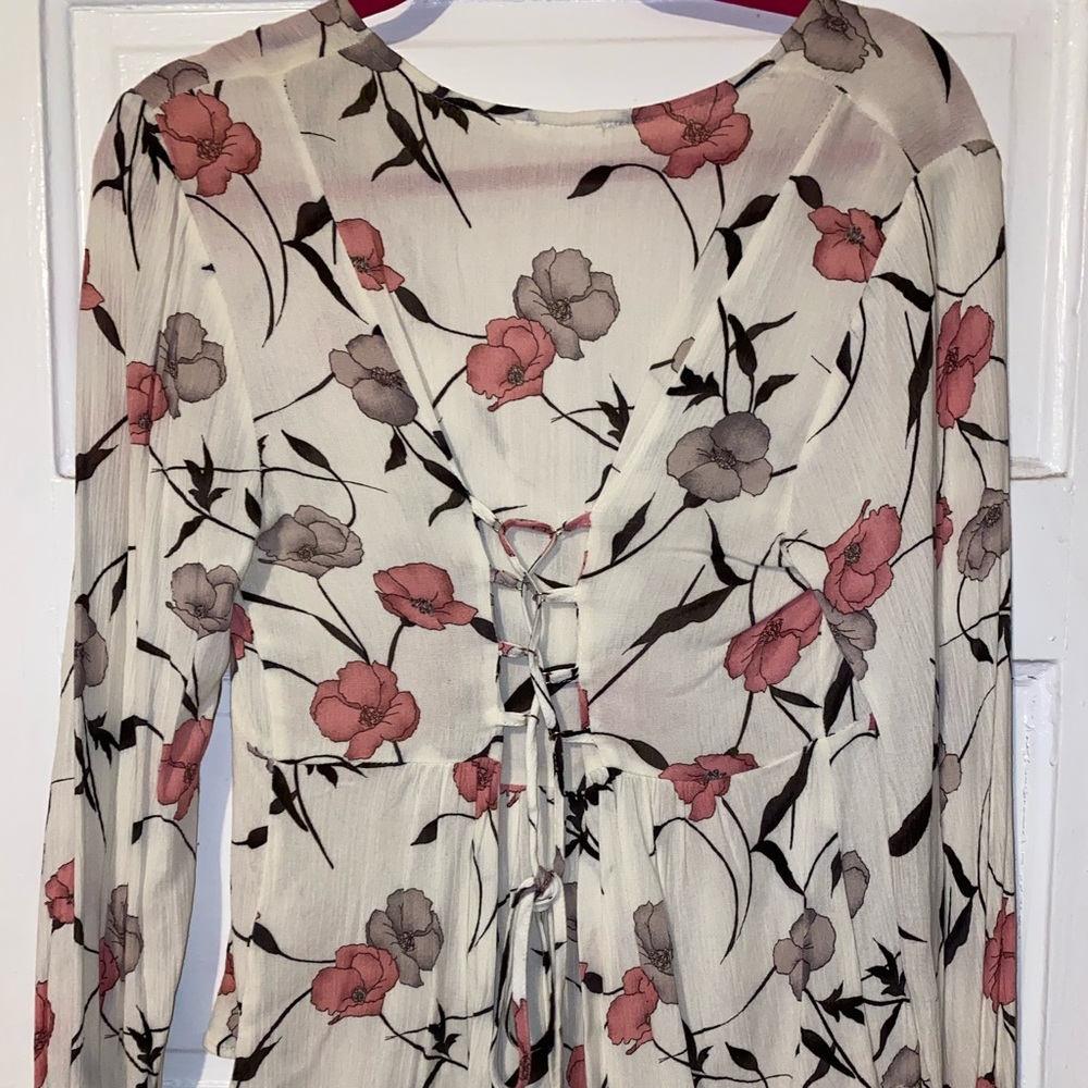 Blu Pepper Top, Cream with Pink and Gray Flowers